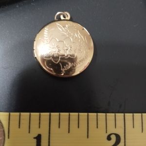 Vintage 12k GF Flower Engraved Photo Locket Pendant Jewelry